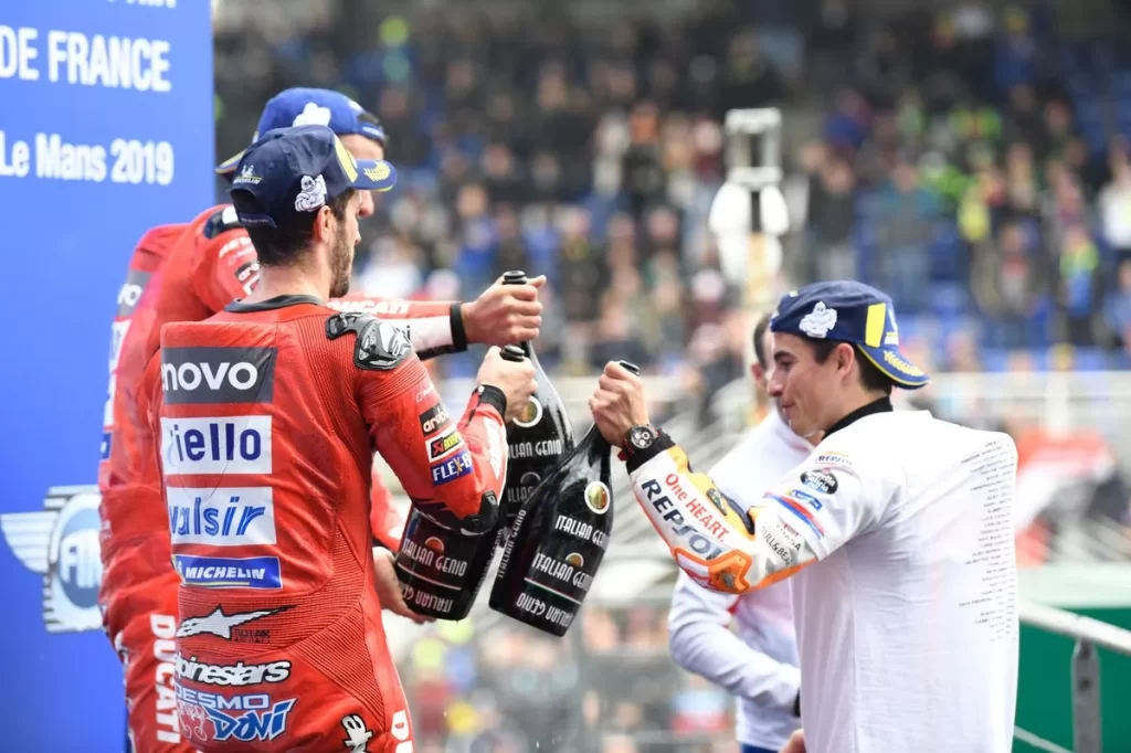 podio-ganador-marc-marquez-rep