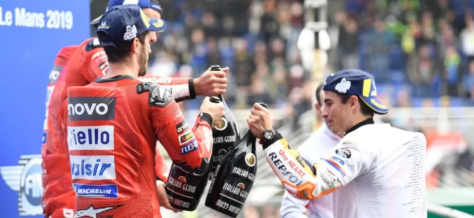 podio-ganador-marc-marquez-rep