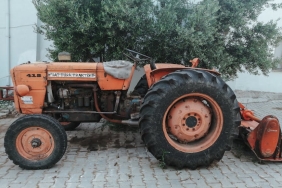 Geyve-D-1508217de-Traktor-Taksi-Carpisti-3-Hafif-Yarali-featured
