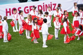 Geyve-Devlet-Hastanesi8217nde-23-Nisan-Coskusu-Minik-Kalpler-Senlendi-featured