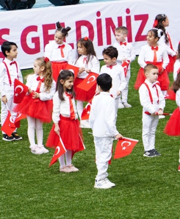 Geyve-Devlet-Hastanesi8217nde-23-Nisan-Coskusu-Minik-Kalpler-Senlendi-featured