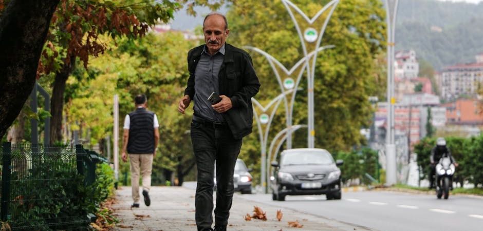 Geyve8217de-Kaldirimda-Yuruyen-17-Yasindaki-Enes-Akca-Can-Verdi-featured