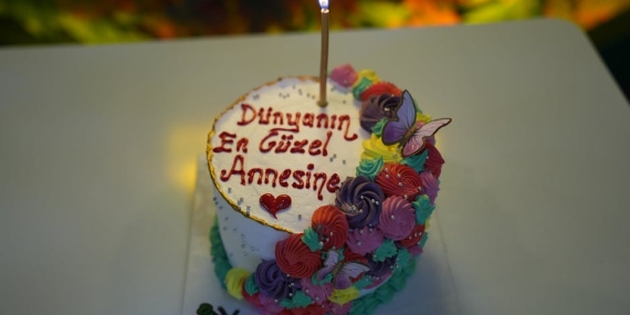 Pamukova8217da-Ogretmenlere-Cikolatali-Kutlama-Ogrencilerden-Duygusal-Mesaj-featured