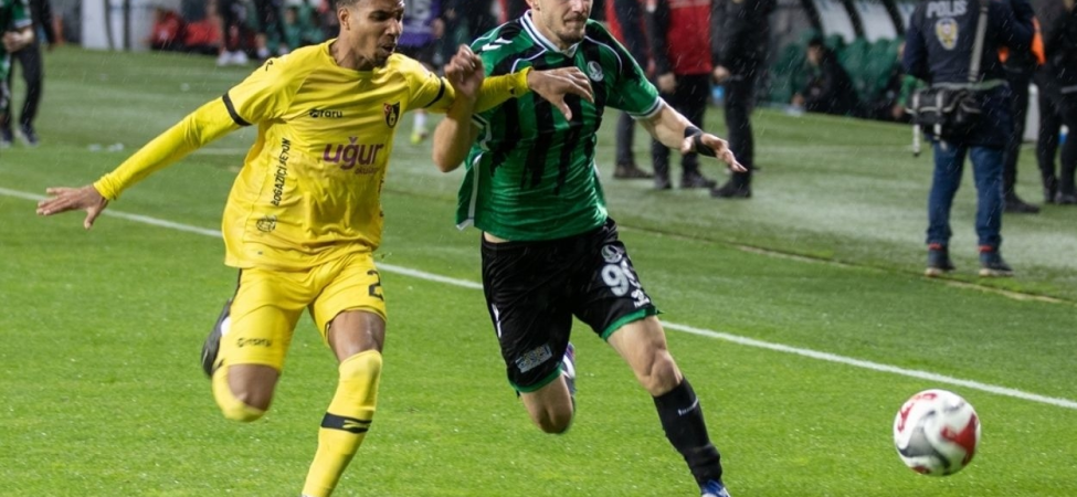 Sakaryaspor-İstanbulspor_u-evinde-ağırladı-ve-maç-2-2-sonuçlandı