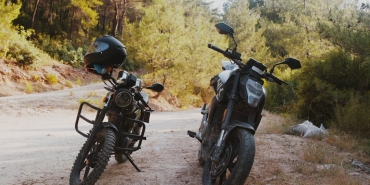 Geyve8217de-Kayaliklara-Sikisan-Motosikletli-8216Patpat8217-ile-Kurtarildi-featured