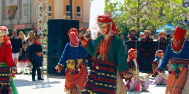 Bayraktepe-Maarif-Halk-Danslari-Senligi8217ne-Buyuk-Ilgi-featured