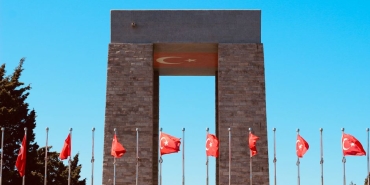 17-Agustos-Deprem-Sehitleri-Geyve8217de-Duygu-Dolu-Torenle-Anildi-featured