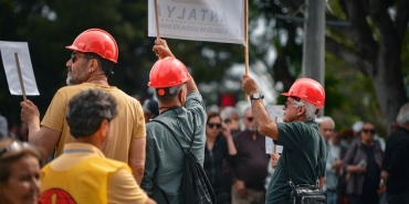Sakarya-Gar-Meydani8217nda-Isci-Protestosu-Albayrak-Firmasi-Hedefte-featured