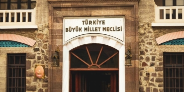 AK-Parti-Sakarya-Vekillerinden-Ankara8217da-Kritik-Bakan-Ziyaretleri-featured